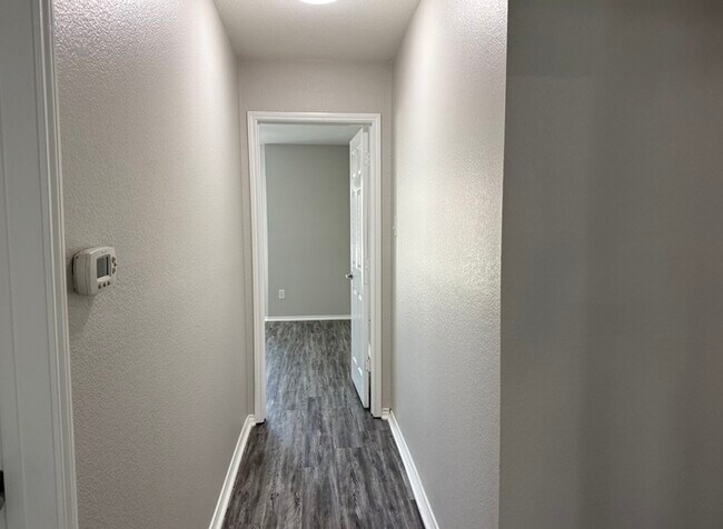 Building Photo - Great property...