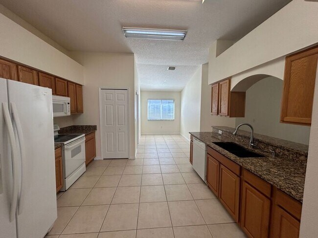 Building Photo - 18138 Sandy Pointe Dr
