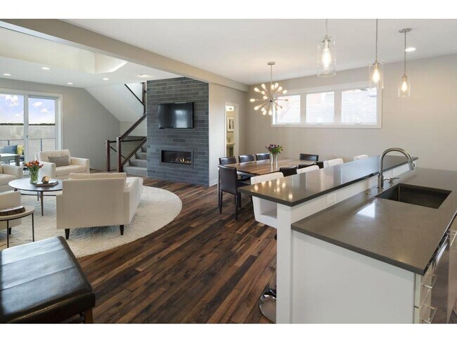 Foto del edificio - 1952 Shorewood Ln