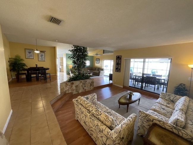 Foto del edificio - 7417 NW 49th St