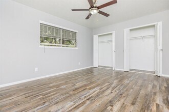 Building Photo - 1212 Hampshire Ln