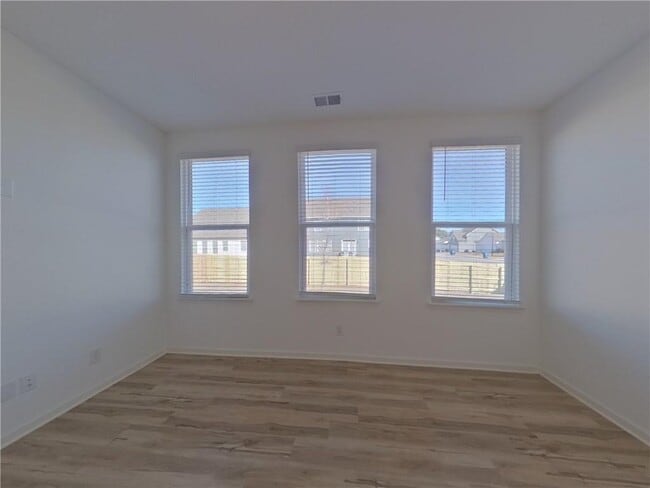 Building Photo - 425 Freeport Wy