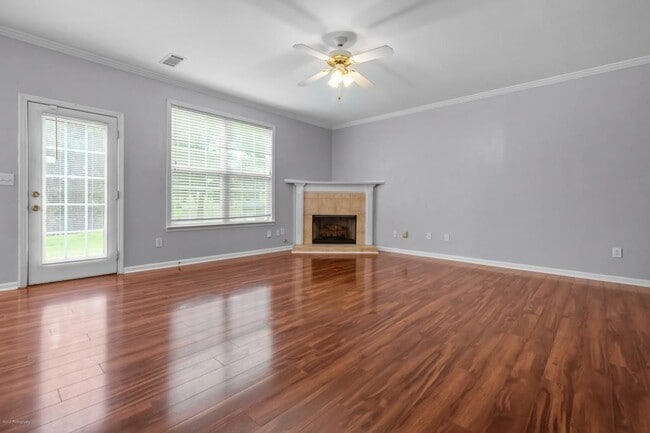 Building Photo - 2422 Temple View Dr