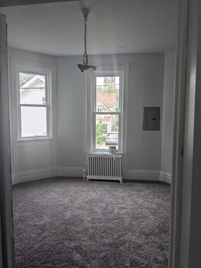 Foto del edificio - 320 E Hickory St
