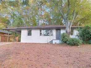 Building Photo - 2744 Fairlane Dr SE