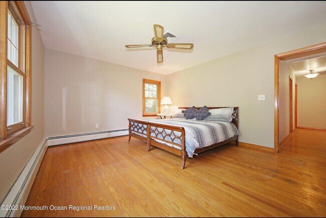 Building Photo - 136 S Lake Dr