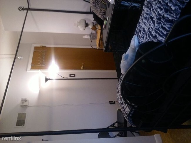 Building Photo - 1 br, 1.5 bath House - 410 Beaver St E.