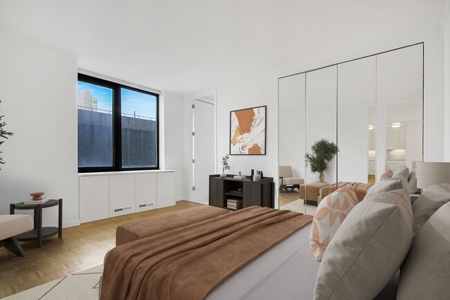 Building Photo - 161 W 61st St