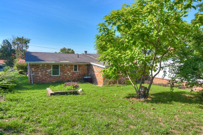 Building Photo - 3327 Hillis Rd