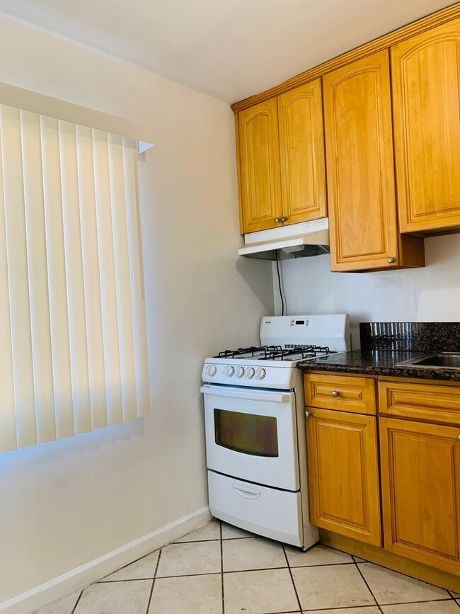 Interior Photo - 3659 Overland Ave