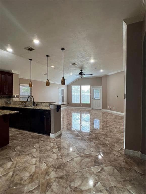 Building Photo - 15930 Hidden Crest Dr