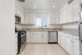 Building Photo - 459 Landfair Ave