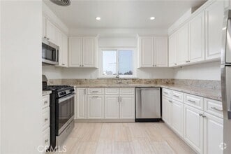 Building Photo - 459 Landfair Ave
