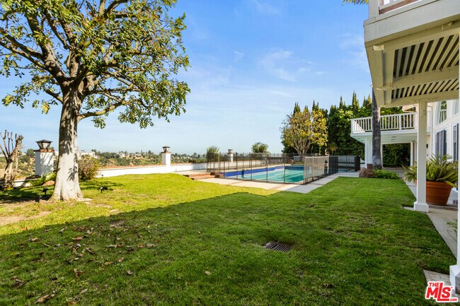 Foto del edificio - 2732 Casiano Rd