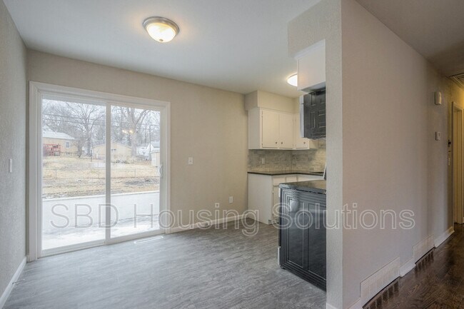 Foto del edificio - 17000 E 3rd St Ct N
