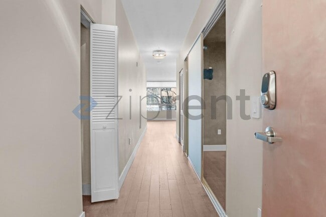 Building Photo - Unit 304