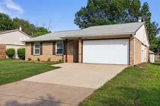 Building Photo - 1004 Fort Worth St Building Photo - 1004 Fort Worth St