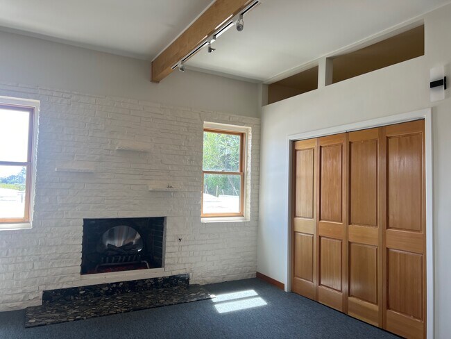 Building Photo - 324 Miller Ave
