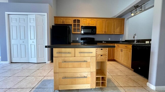 Building Photo - 1290 Riverside Cir
