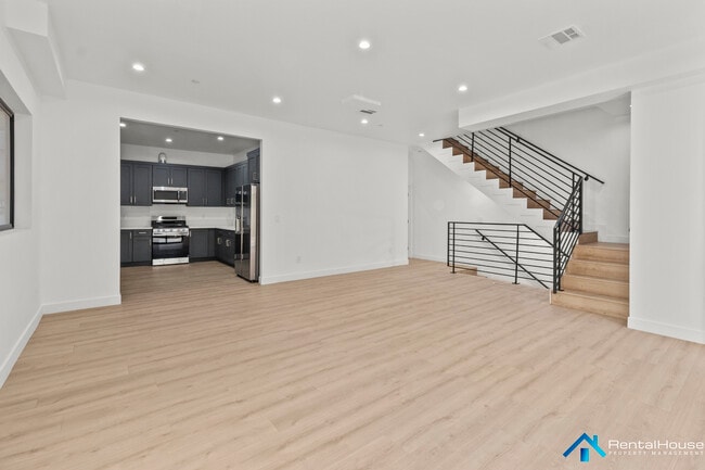 Building Photo - 3005-3002 La Paz Dr