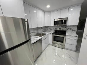 Building Photo - 505 Gardens Dr