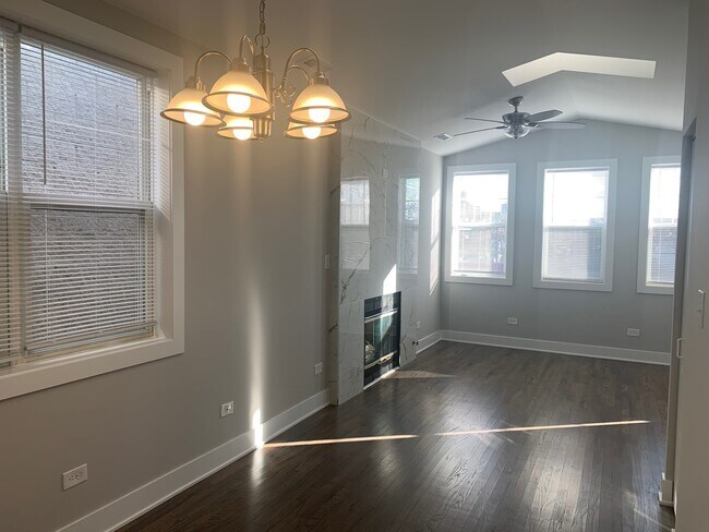 Building Photo - 3328 W Le Moyne St