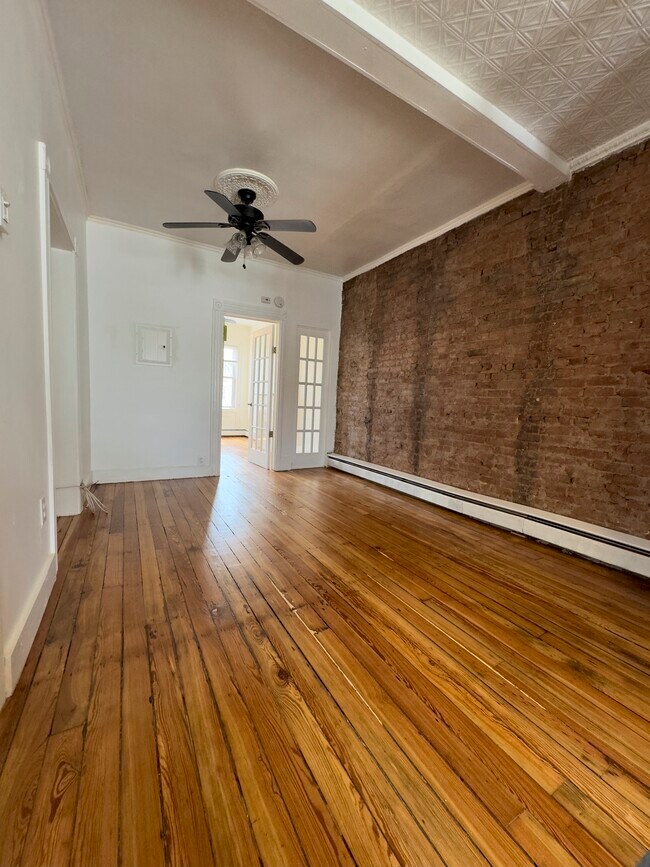 Building Photo - 354 7th St