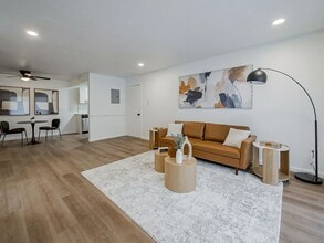 Building Photo - 202 Plymouth Rd