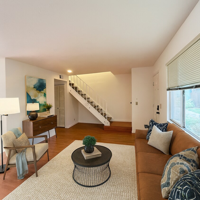 Foto principal - Adorable 3 bed / 1.5 bath Condo