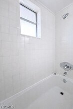 Building Photo - 633 SE 12th Ct