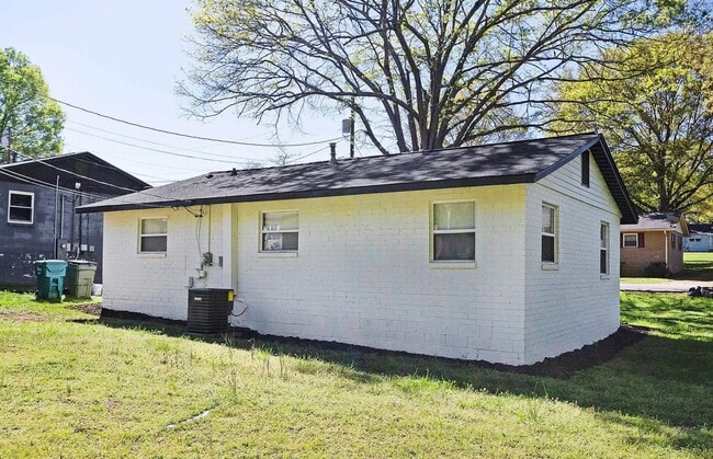 Building Photo - 611 Gardner St