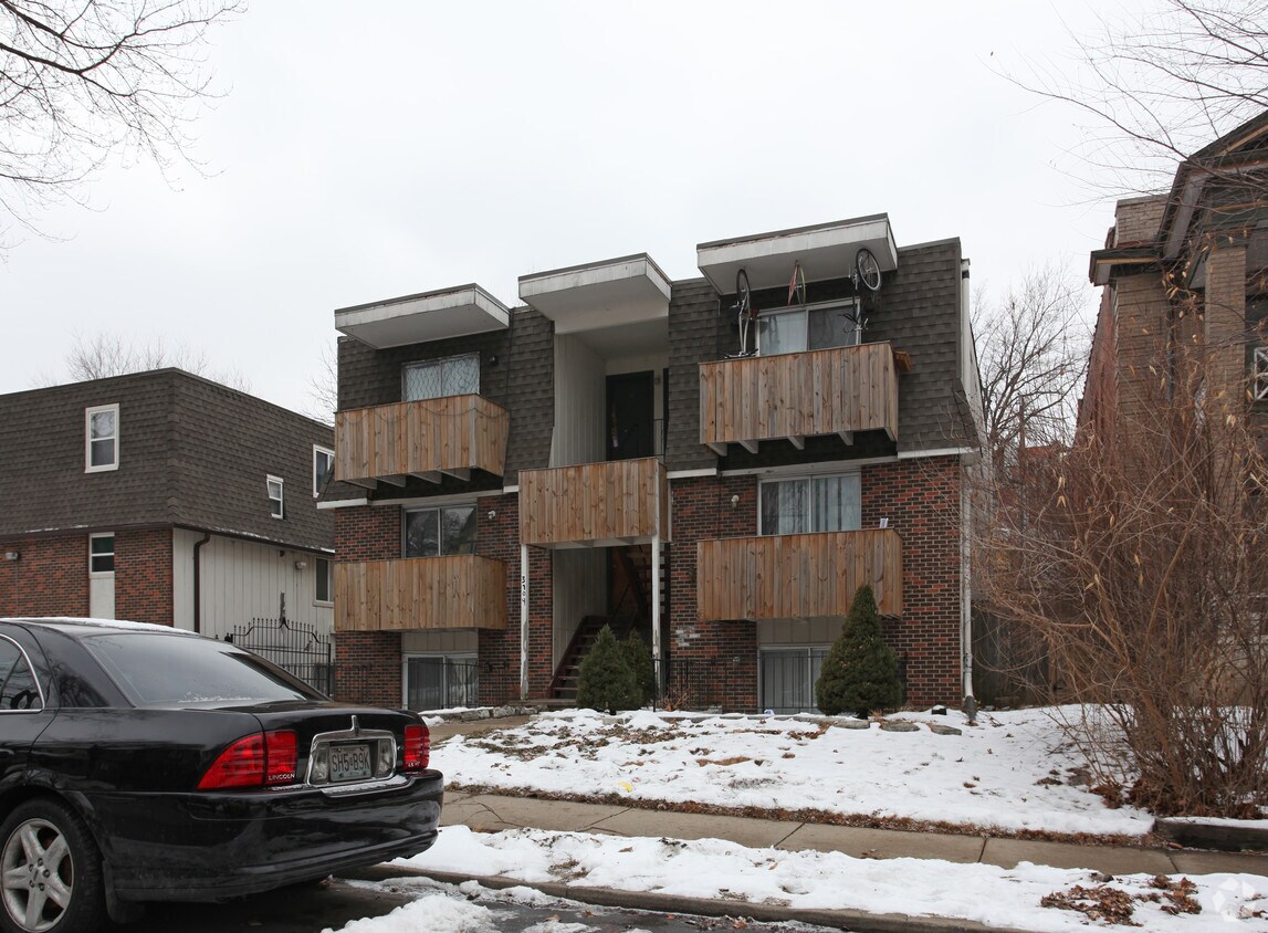 Building Photo - 3704 Wyandotte St