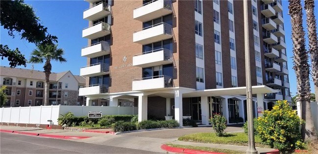 Foto del edificio - 715 S Upper Broadway