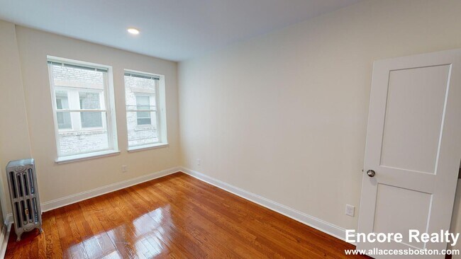 Building Photo - 123 Sutherland Rd