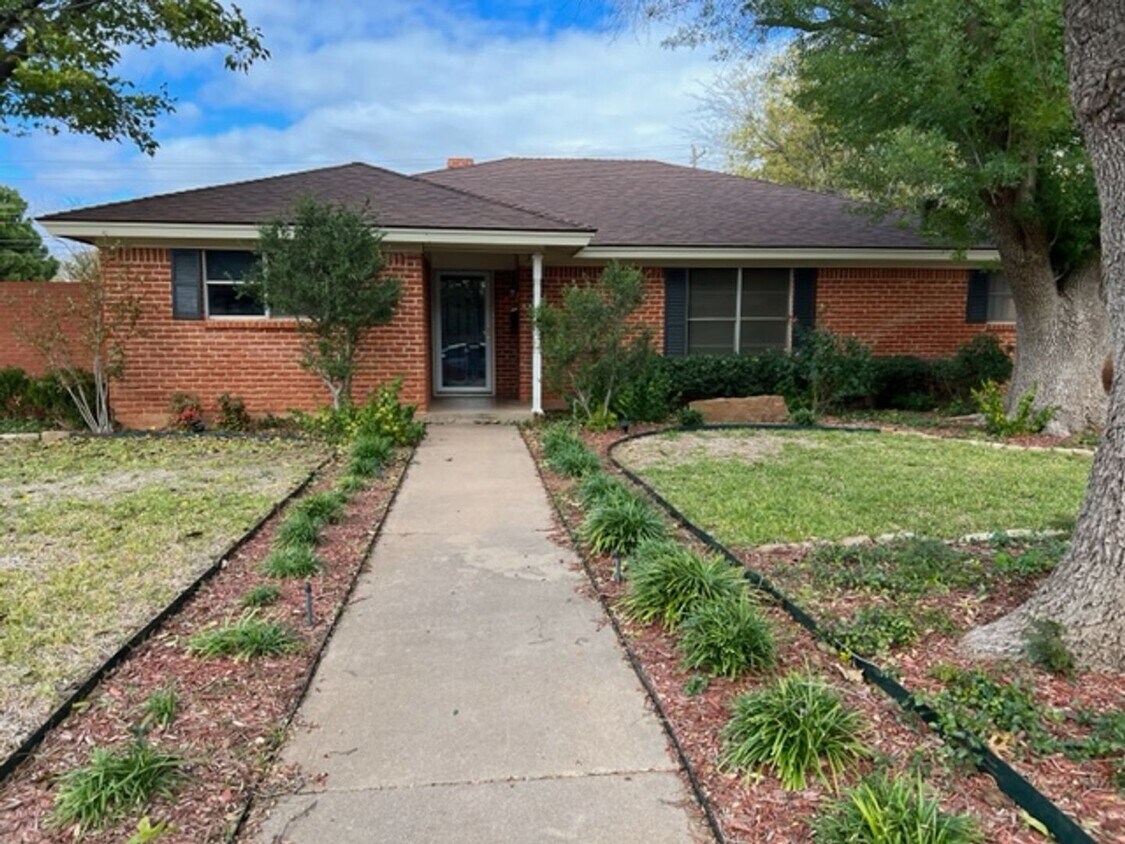 Primary Photo - 3626 BROOK HOLLOW DR
