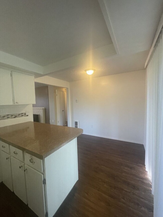 Foto del edificio - Charming Two Bedroom  Near Downtown Vancouver