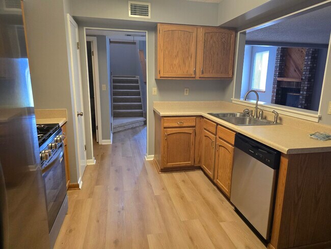 Building Photo - 3929 Balsam Dr