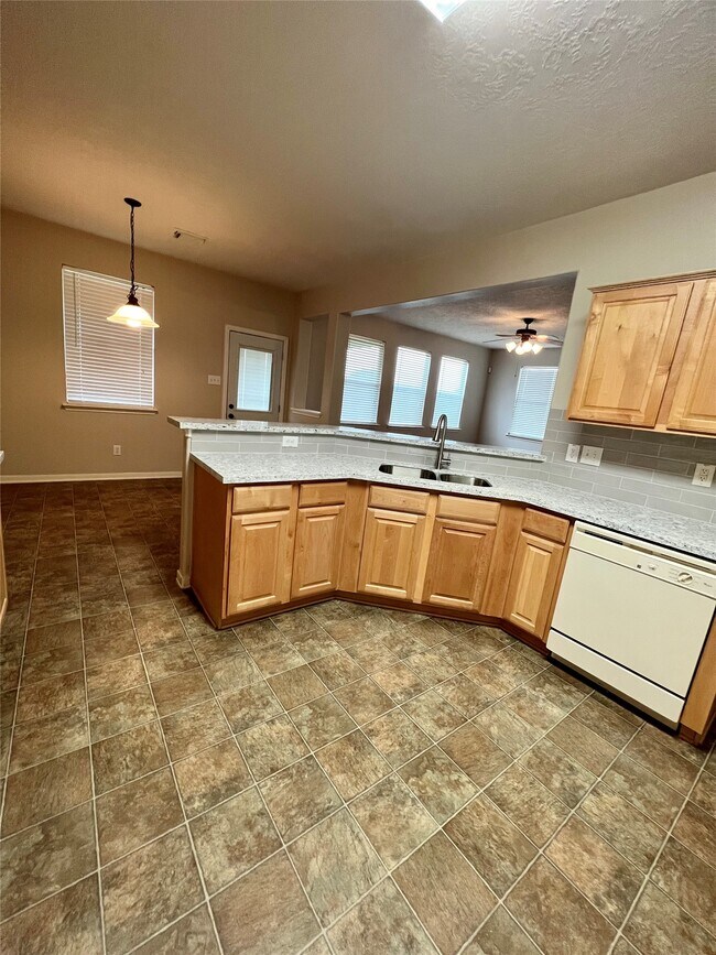 Building Photo - 7535 Park Bend Ln