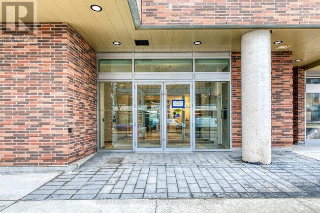 Photo du bâtiment - 1787 St Clair Ave W