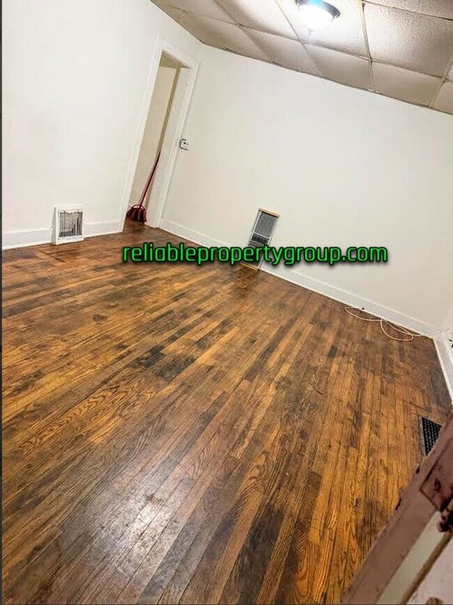 Foto del edificio - 610-612 W 3rd St