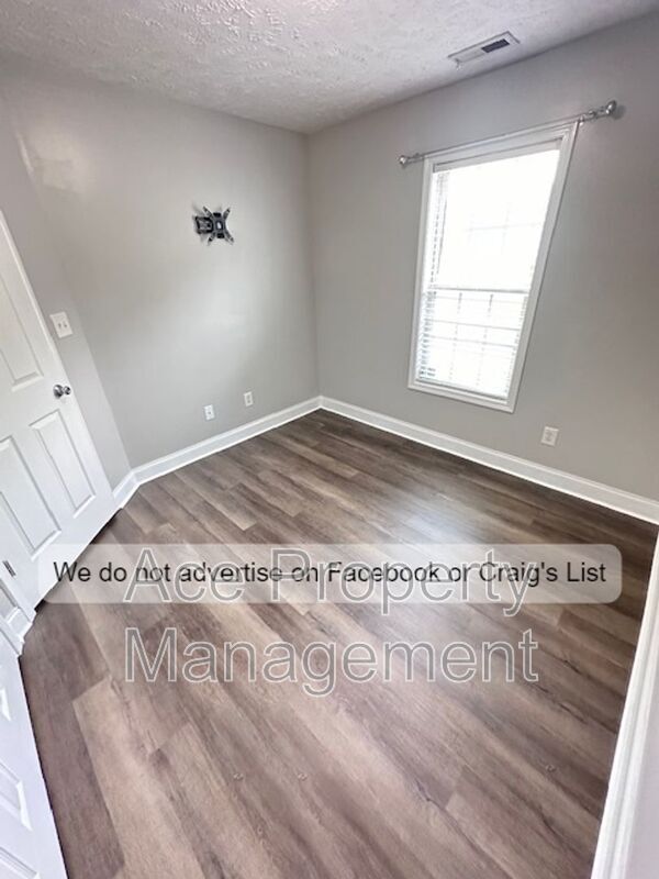 Foto del edificio - 216 Copper Creek Dr