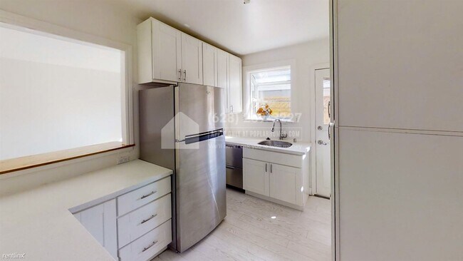 Building Photo - 1 br, 1 bath Duplex - 922 Allerton Street -