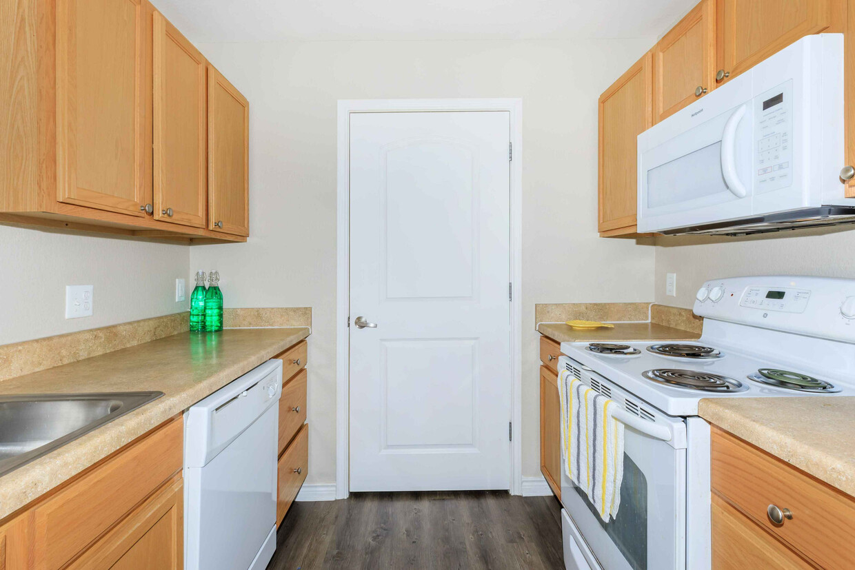 Cocinas modernas en los apartamentos Inwood Crossings en Wichita, KS - Inwood Crossings