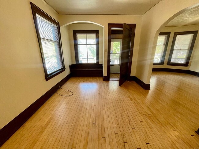 Building Photo - 2570 N Murray Ave