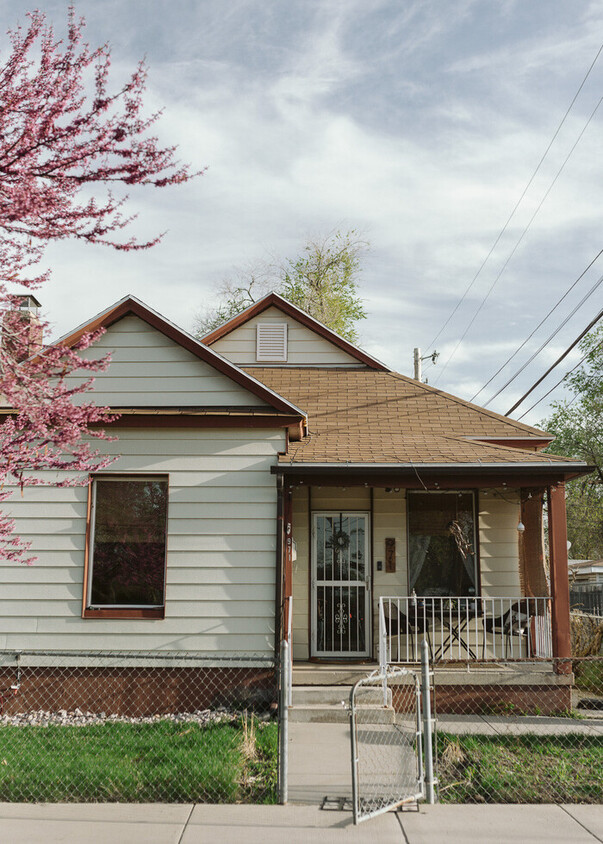 Primary Photo - Cozy home in Rose Park