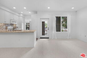 Building Photo - 6020 S Seabluff Dr