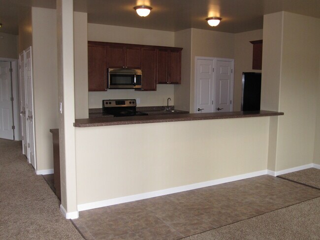 Living Room - 1510 Glenwood Ave Apartments
