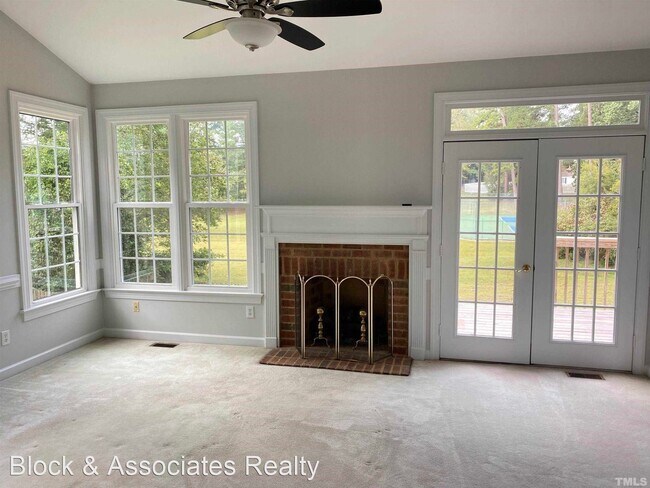 Building Photo - 3 br, 2.5 bath House - 2056 Carriage Way