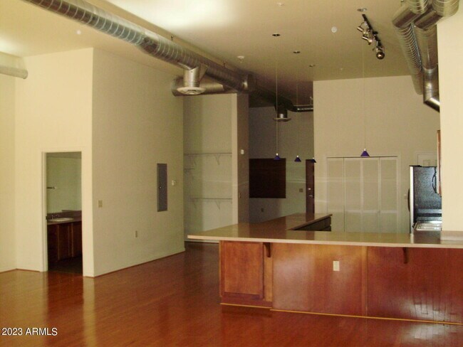 Building Photo - 424-422 S 2nd St