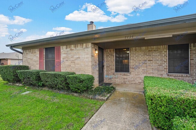 Foto del edificio - Spacious 2/2 Duplex in North Richland Hills!